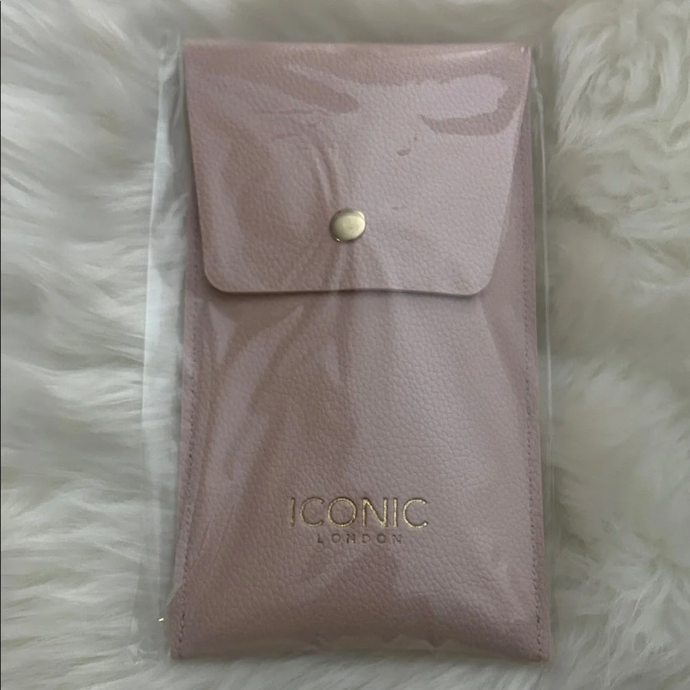 ICONIC London Blush Pink Case with 4 makeup brushes
